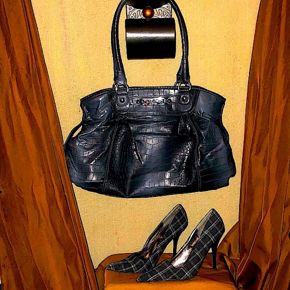 Cozy Nine West tote and beautiful pumps!!!